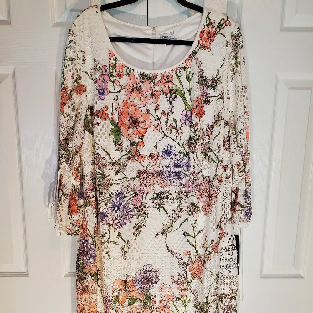 NWT Avenue Floral Crochet Bell Sleeve Sheath Dress Lined Pullover Size 26/28 - Picture 3 of 9